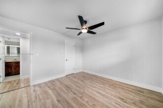 8901 S Hollybrook Blvd in Pembroke Pines, FL - Building Photo - Building Photo