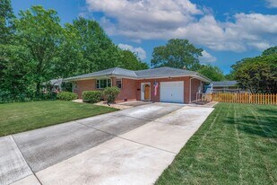 504 Kirkwood Ln in Virginia Beach, VA - Building Photo