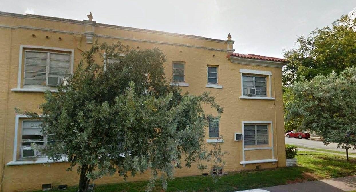 141 Menores Ave in Coral Gables, FL - Foto de edificio