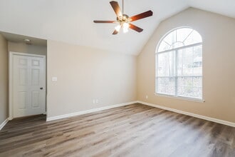 15826 Lawyers Rd in Matthews, NC - Foto de edificio - Building Photo