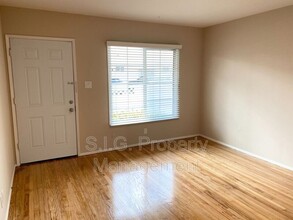3610 W Chandler Blvd in Burbank, CA - Building Photo - Building Photo