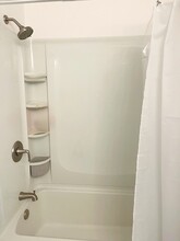 8 Lawson Ct in Binghamton, NY - Building Photo - Building Photo