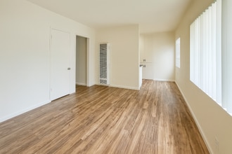 331 E 1st St in National City, CA - Foto de edificio - Building Photo