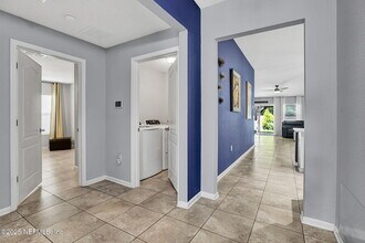 7070 Sandle Dr in Jacksonville, FL - Building Photo - Building Photo