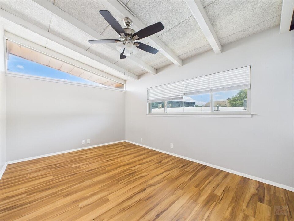 2404 Longview St in Austin, TX - Building Photo