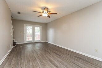 495 Forest Ridge Dr in La Vergne, TN - Building Photo - Building Photo