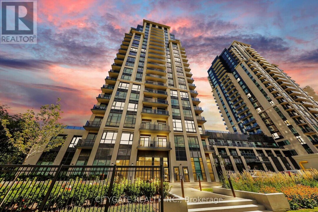 202 Burnhamthorpe Rd E in Mississauga, ON - Building Photo