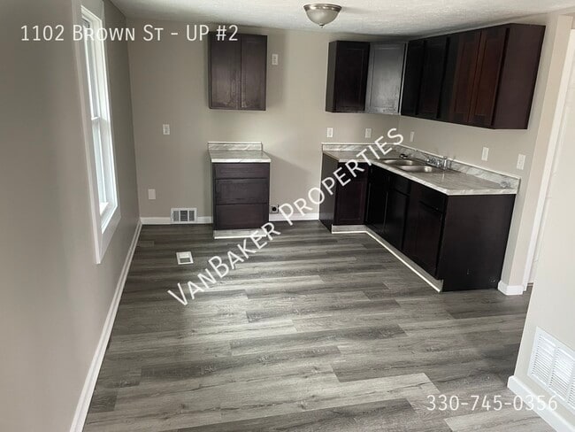 1102 Brown St in Akron, OH - Building Photo - Building Photo