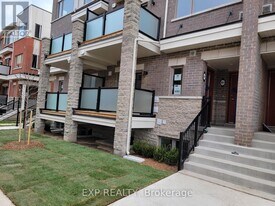 240 Lagerfeld Dr in Brampton, ON - Building Photo