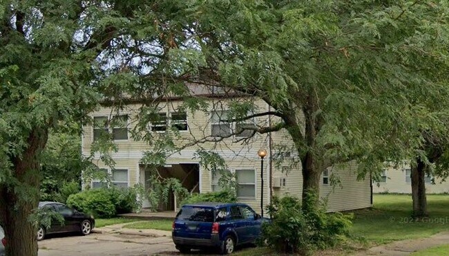 1405 N Bayberry Ct in Chillicothe, IL - Building Photo - Building Photo