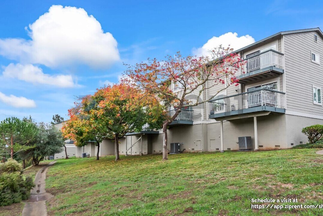 25071 Oakridge Ct in Hayward, CA - Foto de edificio
