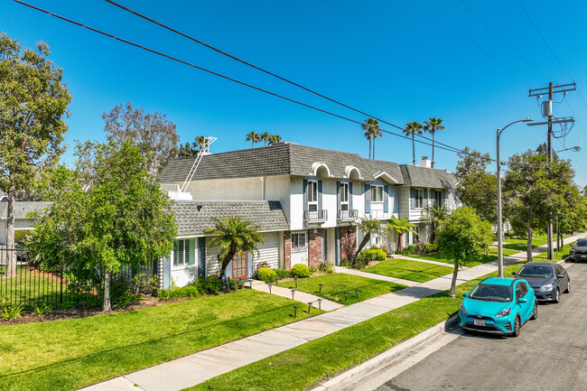 Devonshire Valley in Chatsworth, CA - Building Photo - Building Photo