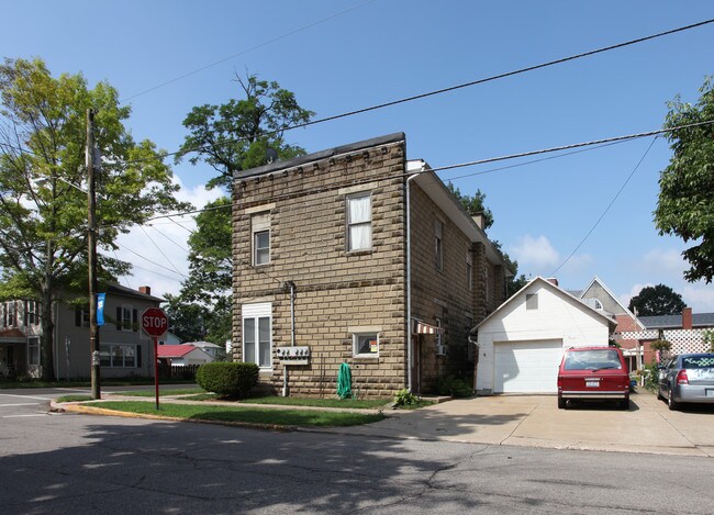 38 Church St in Bellville, OH - Foto de edificio - Building Photo