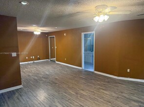11518 SW 172nd Terrace in Miami, FL - Building Photo - Building Photo