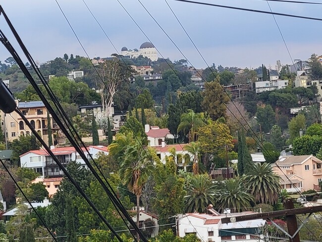 2275 Vasanta Way in Los Angeles, CA - Building Photo - Building Photo