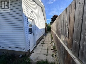 820B Willow Ave in Ottawa, ON - Building Photo - Building Photo