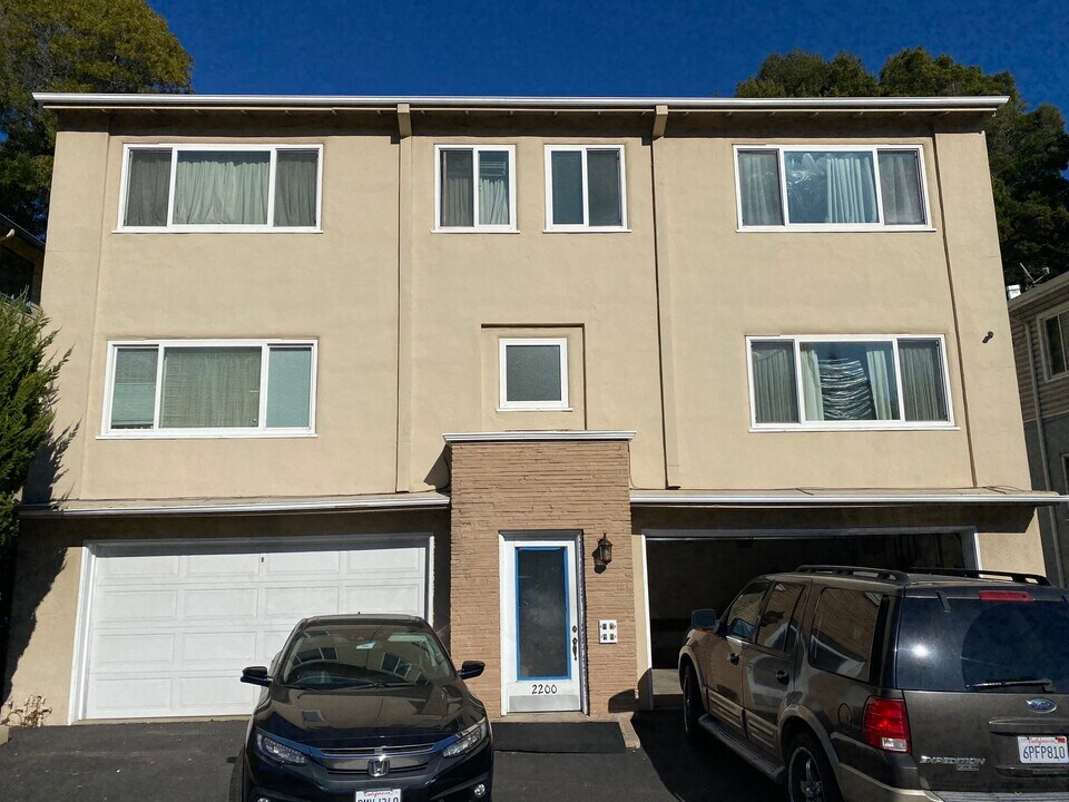 2200 Mountain Blvd, Unit 4 in Oakland, CA - Foto de edificio