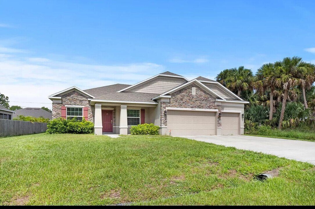 4026 SW McCandless St in Port St. Lucie, FL - Building Photo
