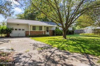 102 Ivey Ct in Jacksonville, NC - Building Photo - Building Photo