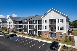 Riverchase Vista Apartments in Savannah, GA - Building Photo