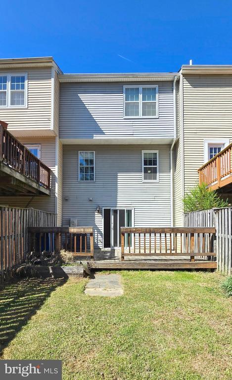 property at 3 Birdseye Ct