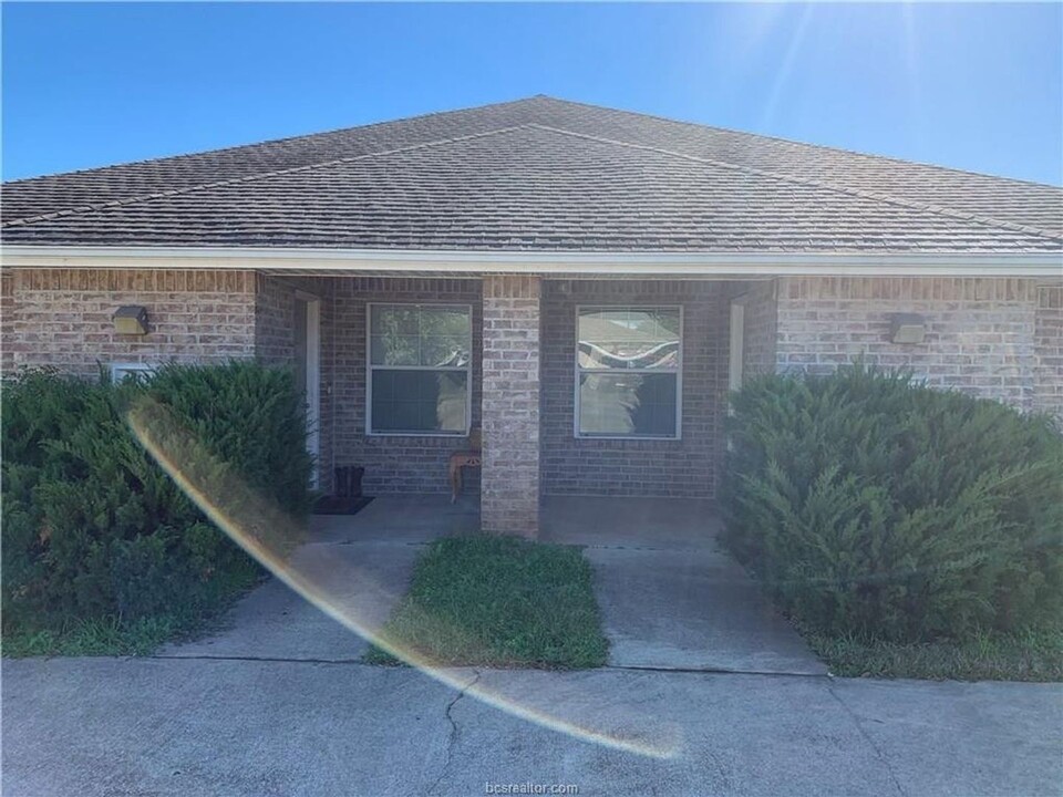 3615 Oldenburg Ct in College Station, TX - Foto de edificio