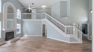 468 Queensbridge Dr in Lake Mary, FL - Foto de edificio - Building Photo