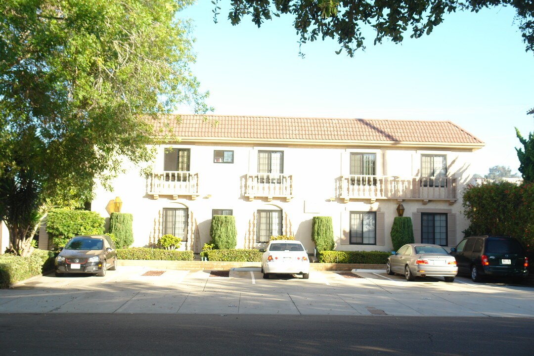 1450 Chalcedony St in Pacific Beach, CA - Building Photo