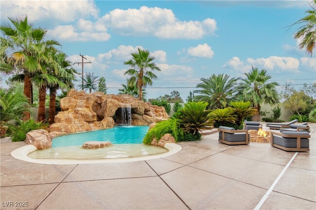 7270 Loma Alta Cir in Las Vegas, NV - Building Photo - Building Photo