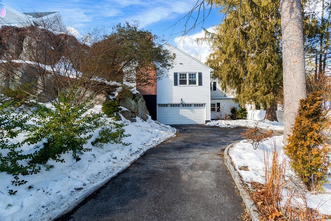 198 Valley Rd in Cos Cob, CT - Building Photo - Building Photo