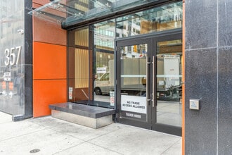 357 King St W in Toronto, ON - Building Photo - Building Photo