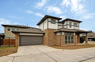 8003 Orizzonte St in Austin, TX - Building Photo - Building Photo