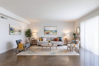 U Apartments @ Melrose in Phoenix, AZ - Building Photo - Building Photo