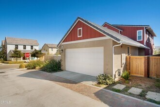 10537 San Bruno St in Ventura, CA - Foto de edificio - Building Photo