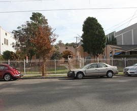 1600-1604 1/2 N Kenmore Ave in Los Angeles, CA - Building Photo - Building Photo