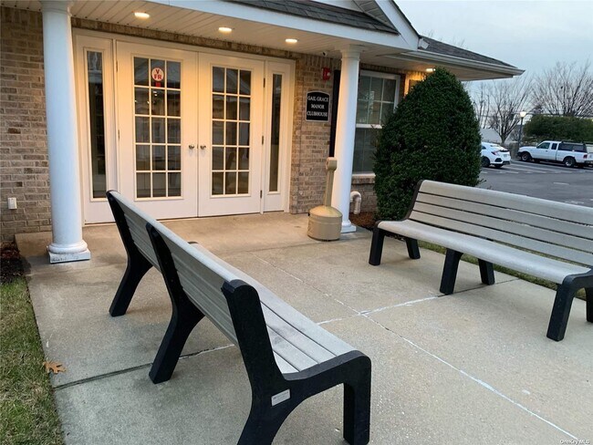 580 W Montauk Hwy, Unit 26 in Lindenhurst, NY - Building Photo - Building Photo