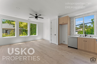 1012 Uptown Alley in Sacramento, CA - Building Photo - Building Photo