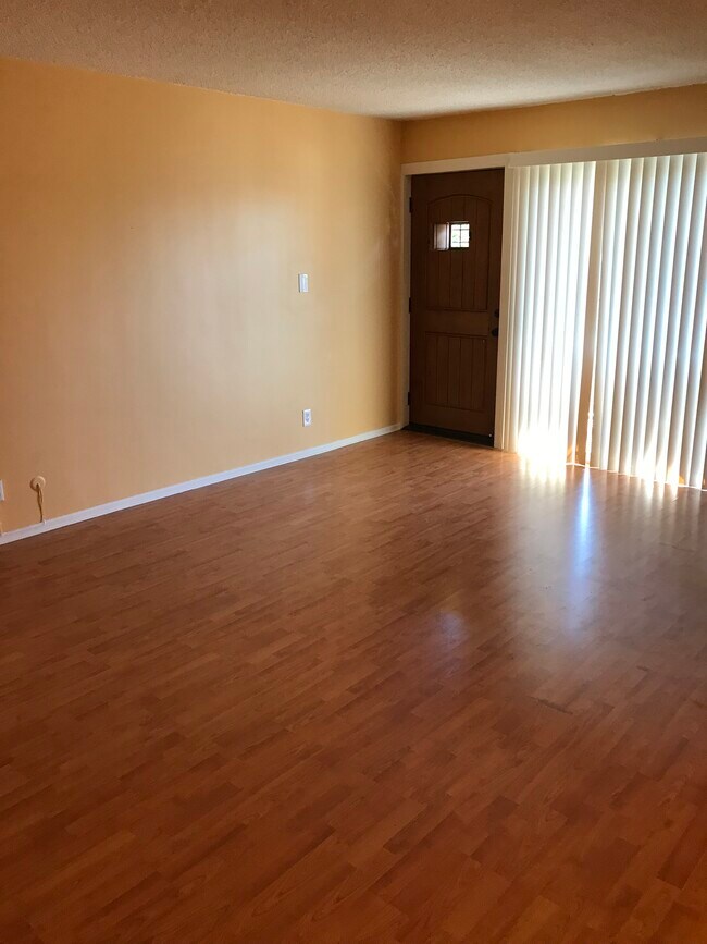 1748 N Kenmore Ave, Unit 1748 North Kenmore ave in Los Angeles, CA - Building Photo - Building Photo