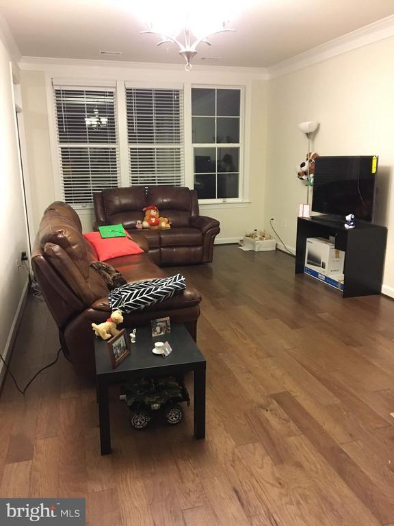 13722 Neil Armstrong Ave in Herndon, VA - Building Photo - Building Photo