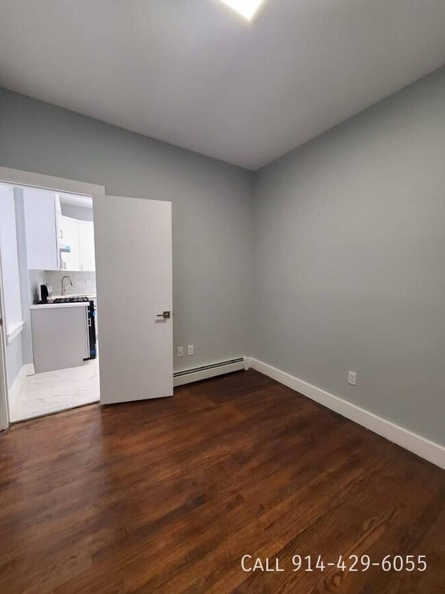 114 S 6th Ave in Mount Vernon, NY - Building Photo - Building Photo