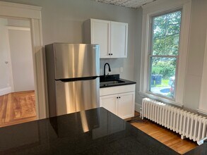 34 Birch St in Biddeford, ME - Foto de edificio - Building Photo