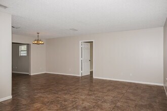 850 Airport Ave SE in Palm Bay, FL - Building Photo - Building Photo