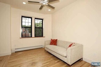 37 N Dean St in Englewood, NJ - Building Photo - Building Photo