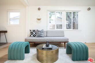 125 Hackett Pl in Los Angeles, CA - Building Photo - Building Photo