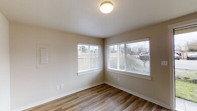 10723-10725 Sales Rd S in Tacoma, WA - Foto de edificio - Building Photo