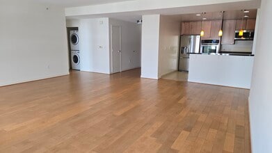 175 W Saint James St, Unit 1309 in San Jose, CA - Foto de edificio - Building Photo