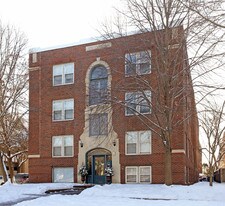 Holly Falls in St. Paul, MN - Building Photo