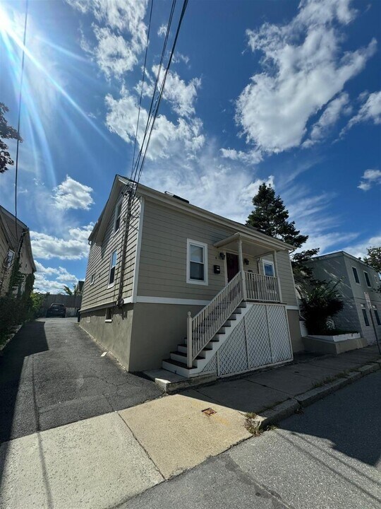 5 Clyde St, Unit 1 in Somerville, MA - Building Photo