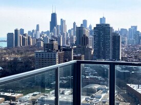 2400 N Lakeview Ave, Unit 2202 in Chicago, IL - Building Photo