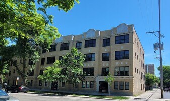 1549 W Sherwin Ave in Chicago, IL - Building Photo